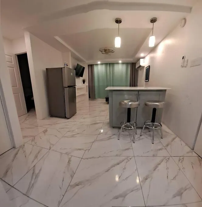 Donmair Apt Super Suite Kingston Apartment